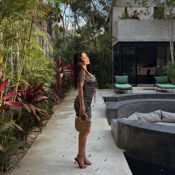 Meet your Posher, Cecille - Picture 3 of 4